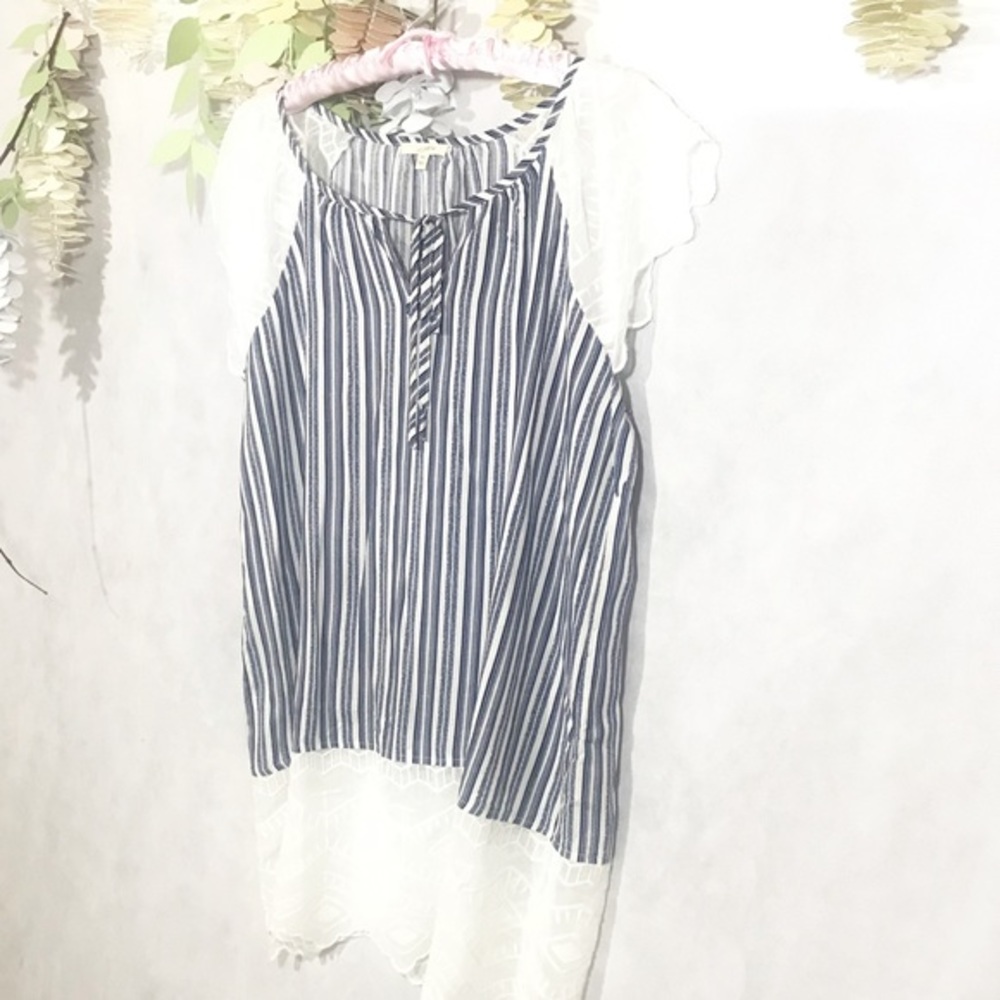 Mystree Tunic Top with lace sleeves Blue and White